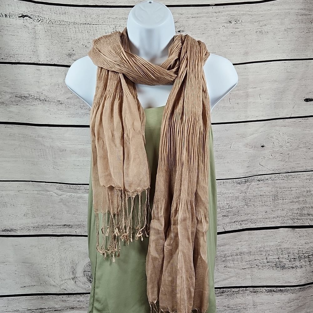 💜Old Navy Tan Crinkle Tassled Lightweight Scarf